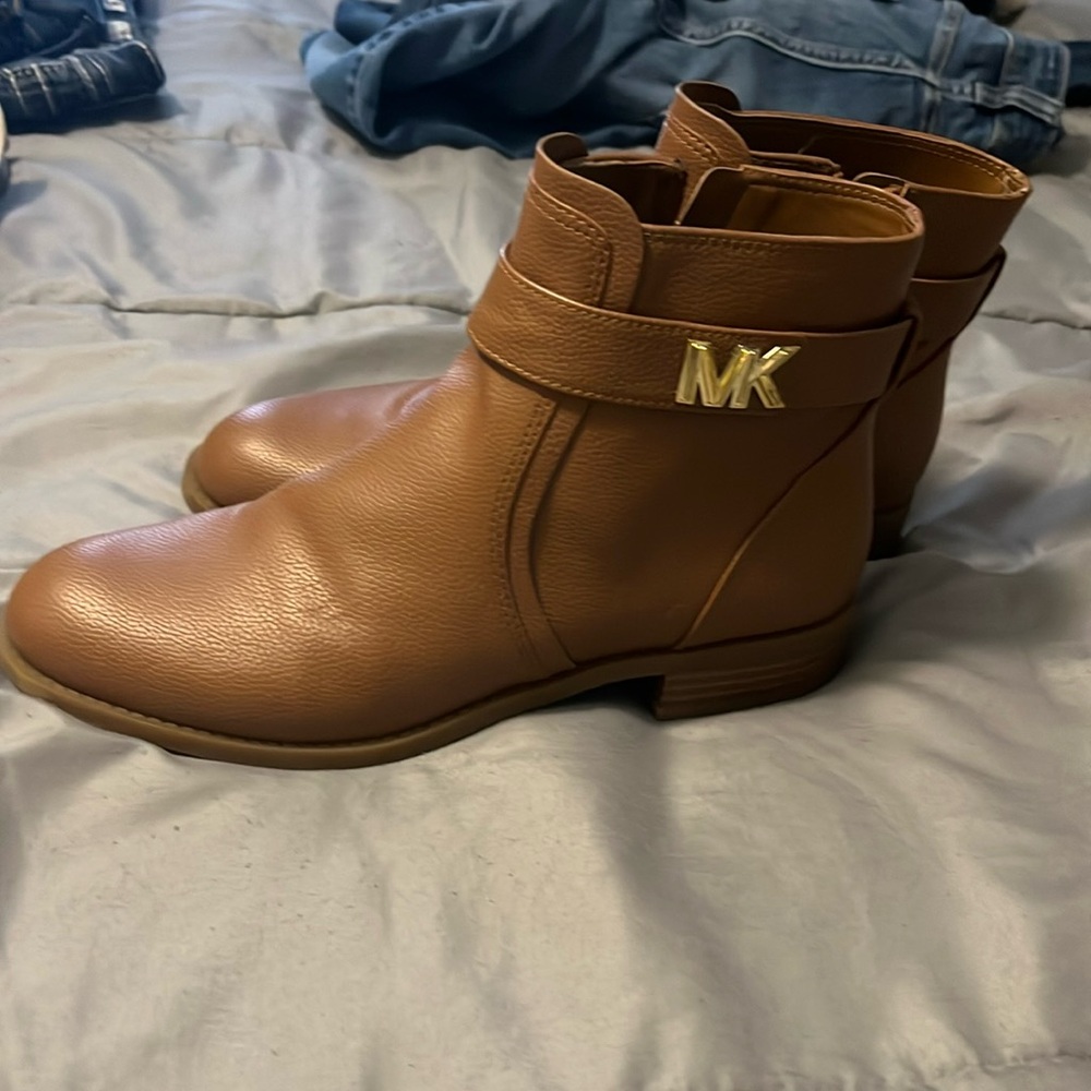 Michael Kors leather boots brown size 8.5 only wore once